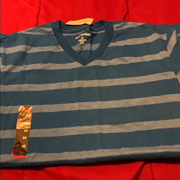 V neck Foot locker shirt - Picture 2 of 3
